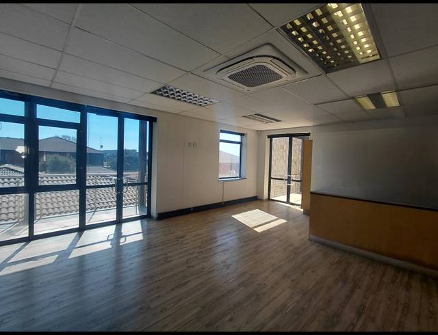 724M² OFFICE TO LET IN BRYANSTON
